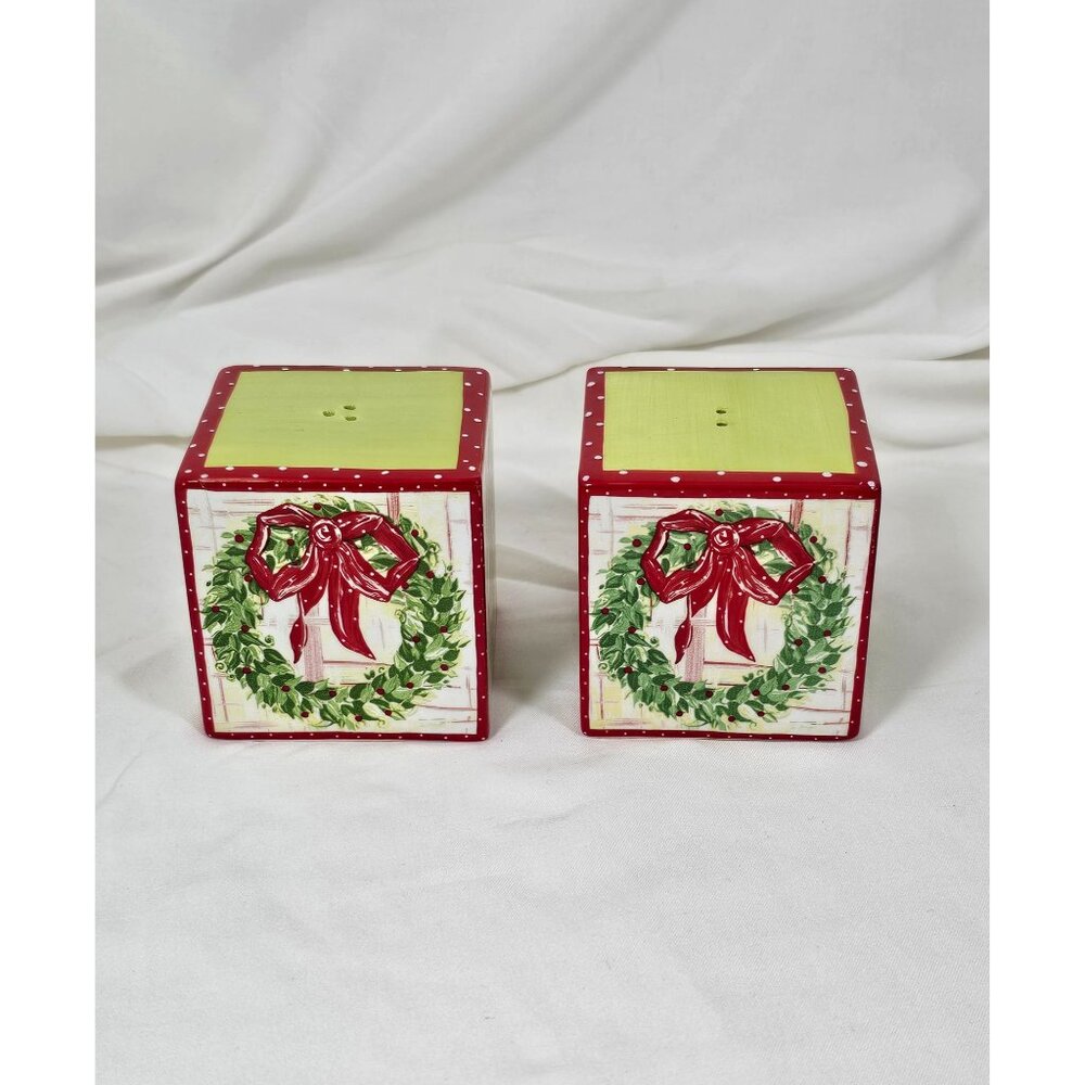 Mainstreet Collection Christmas Wreath Salt and Pepper Shakers